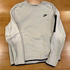 NIKE TECH FLEECE CREWNECK BEIGE
